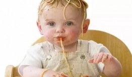 吃瓜洗脸吃饭的图片