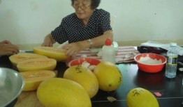 助产士吃瓜,见证生命奇迹的甜蜜瞬间