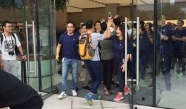 吃瓜群众 来排队