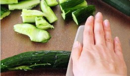 吃瓜动作怎么做,揭秘吃瓜动作背后的时尚密码