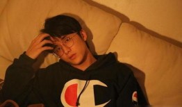 张新成吃瓜王子奇,与奇生上演甜蜜互动