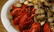 我吃龙虾你们吃瓜,共享美食与欢乐时光