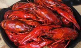 我吃龙虾你们吃瓜,共享美食与欢乐时光